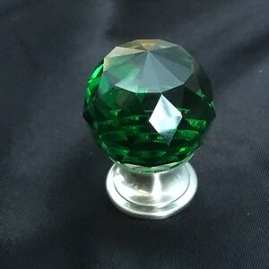 TOP KNOBS 1 1/8” TK119BSN GREEN CRYSTAL KNOB W/BRUSHED SATIN NICKEL BASE